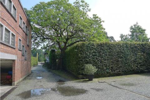BEDRIJFSGEBOUW MET WOONGELEGENHEID - MERELBEKE