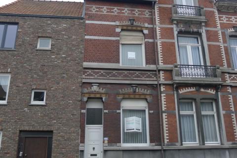 Ruime rijwoning te Gent met koer