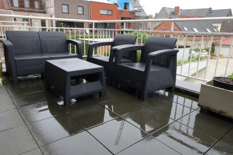 VERHUURD !!! Ruim recent appartement met 2 slaapkamers en terras