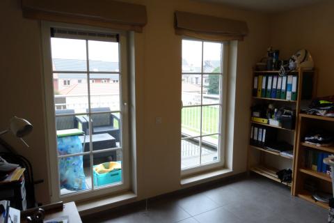 VERHUURD !!! Ruim recent appartement met 2 slaapkamers en terras