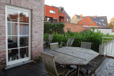 VERHUURD !!! Gelijkvloersappartement met ruim terras