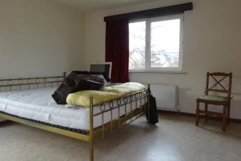 VERHUURD !!! Zeer ruim appartement met 4 slaapkamers