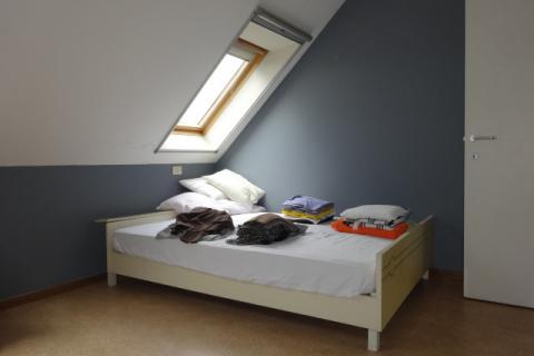 VERHUURD !!! Duplex-dakappartement in centrum van Melle