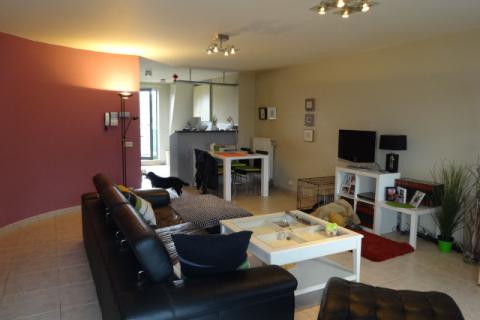 VERHUURD !!! Duplex-dakappartement in centrum van Melle