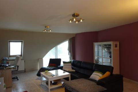 VERHUURD !!! Duplex-dakappartement in centrum van Melle