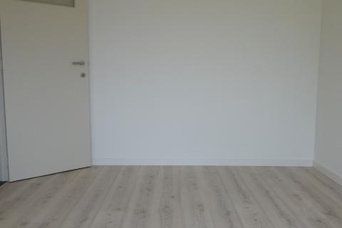 Gerenoveerd appartement met 2 slpk en garage 