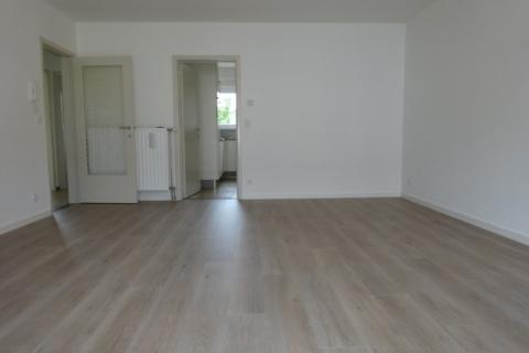Gerenoveerd appartement met 2 slpk en garage 
