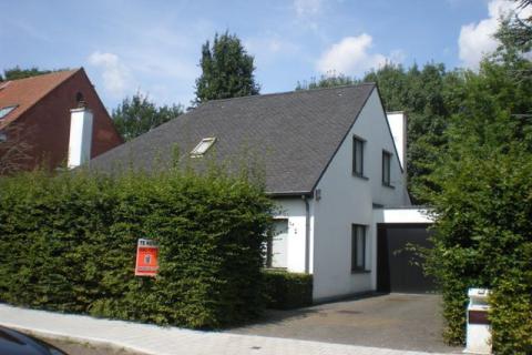 Mooie villa met aangelegde tuin te Gentbrugge