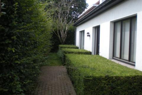 Mooie villa met aangelegde tuin te Gentbrugge