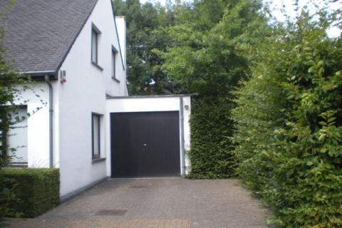 Mooie villa met aangelegde tuin te Gentbrugge