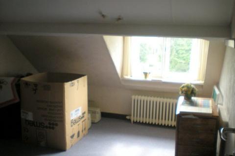 Ruime woning, mooi en rustig gelegen te Gentbrugge