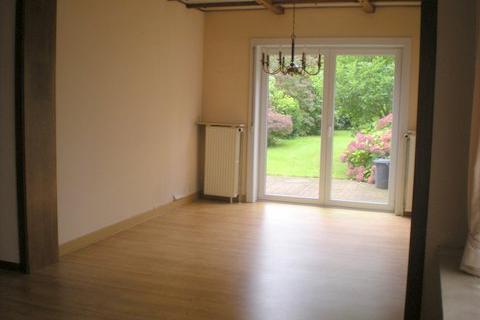 Ruime woning, mooi en rustig gelegen te Gentbrugge