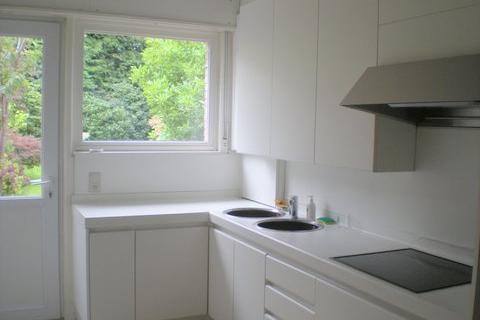 Ruime woning, mooi en rustig gelegen te Gentbrugge