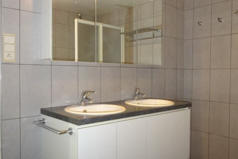VERHUURD !!! Zeer ruim duplex appartement met ruim dakterras