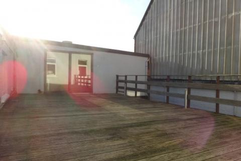 VERHUURD !!! Zeer ruim duplex appartement met ruim dakterras