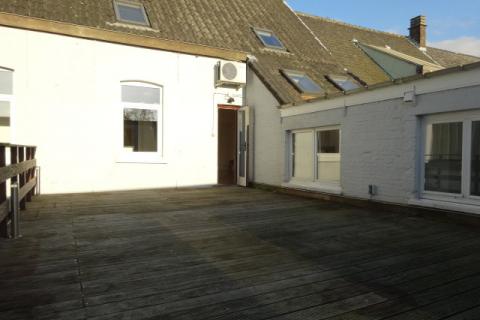 VERHUURD !!! Zeer ruim duplex appartement met ruim dakterras