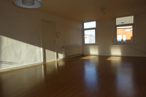 VERHUURD !!! Zeer ruim duplex appartement met ruim dakterras