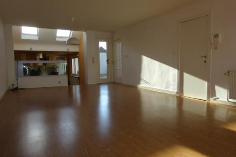 VERHUURD !!! Zeer ruim duplex appartement met ruim dakterras