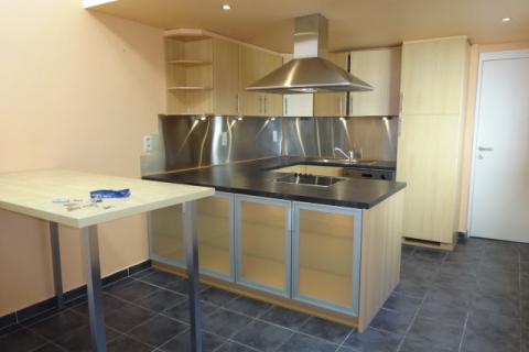 VERHUURD !!! Zeer ruim duplex appartement met ruim dakterras