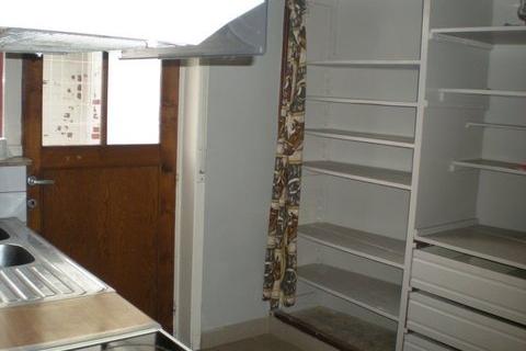 Zeer ruime eenvoudige rijwoning