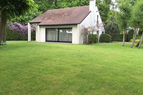 Klassieke villa in parktuin