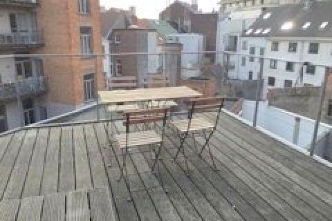 Mooi groot appartement aan de kuiperskaai te gent met zicht op de waalse krook