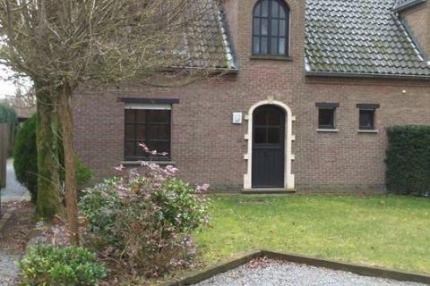 Instapklare halfopen bebouwing met 4 slaapkamers gelegen in de prachtige Bommels te Heusden