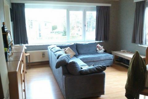 Rustig gelegen appartement op 1 ste verdieping te Wondelgem met 2 slaapkamers.