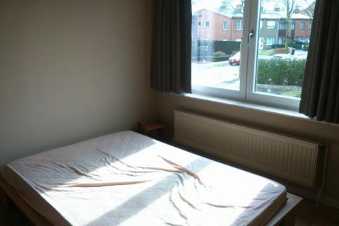 Rustig gelegen appartement op 1 ste verdieping te Wondelgem met 2 slaapkamers.