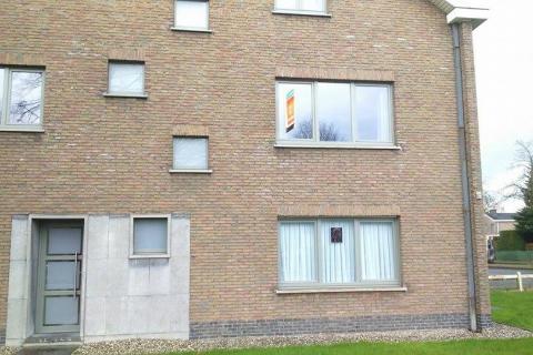 Rustig gelegen appartement op 1 ste verdieping te Wondelgem met 2 slaapkamers.