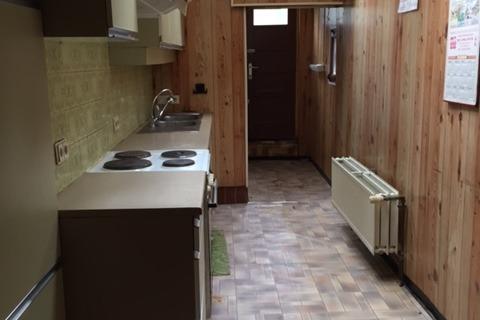 Volledig te renoveren casco rijwoning met veel potentieel  te Gentbrugge.