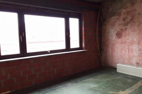 Volledig te renoveren casco rijwoning met veel potentieel  te Gentbrugge.