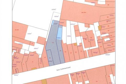 drie aanpalende woningen gelegen in studentenbuurt van gent. 
