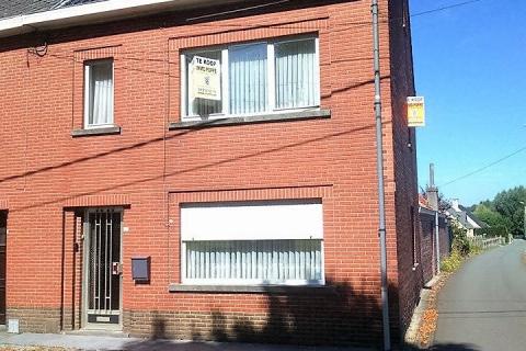 (NIEUWE VOORWAARDEN) Charmante woning met 4 slaapkamers en klein beschrijf! 