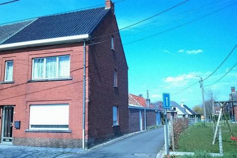(NIEUWE VOORWAARDEN) Charmante woning met 4 slaapkamers en klein beschrijf! 