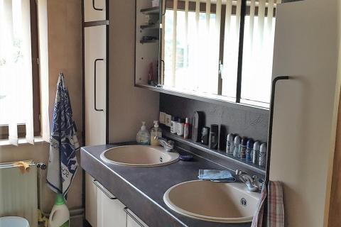 Op te frissen rijwoning met veel mogelijkheden te Gentbrugge.