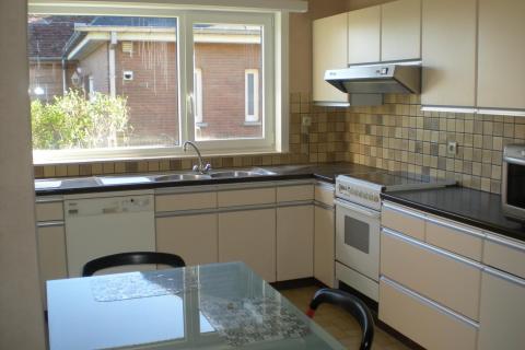 Ruime bungalow met 4 slaapkamers te Oosterzele 