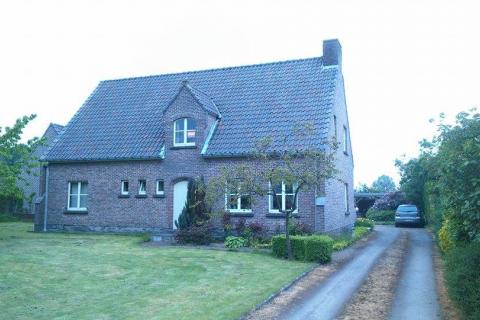 Prachtige woning  te huur met 4 slaapkamers en ruime tuin