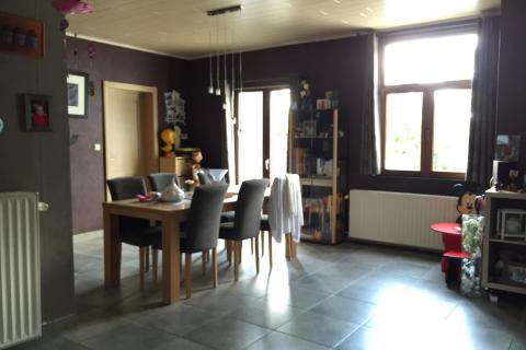 Ruime gerenoveerde dorpswoning