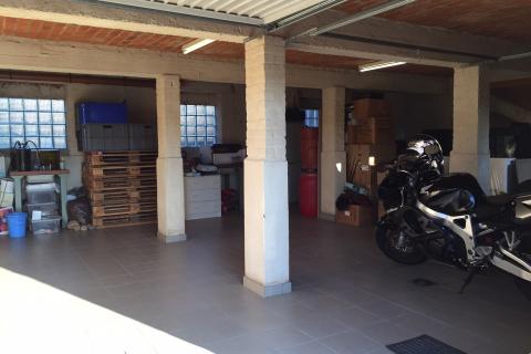Rustig gelegen HOB gelegen met 3 slaapkamers en dubbele garage.