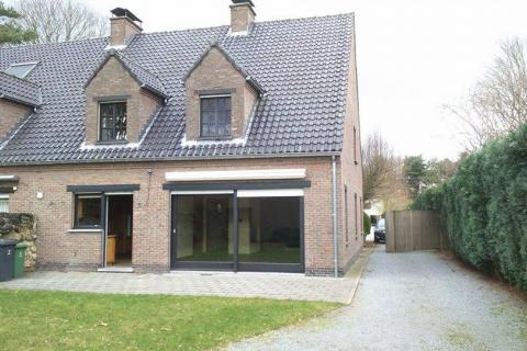 Instapklare woning met 4 slaapkamers gelegen in de schitterende wijk 'de Bommels' te Heusden