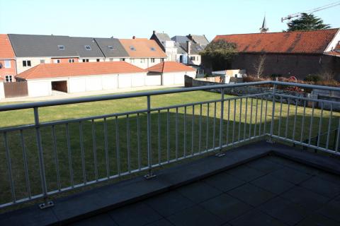 Te huur: Ruim appartement 2SLPK + terras + garage 