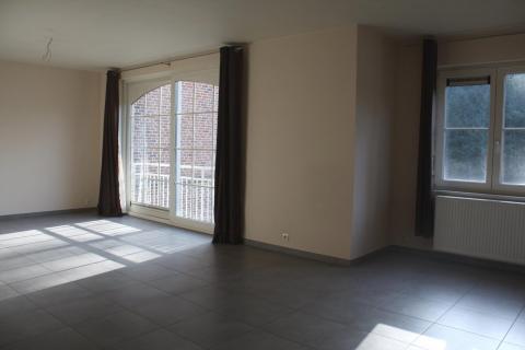 Te huur: Ruim appartement 2SLPK + terras + garage 