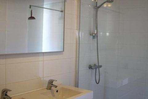 Te huur: Ruim appartement 2SLPK + terras + garage 