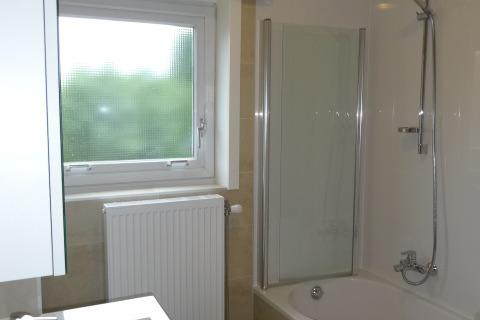 Gerenoveerd appartement met 2 slpk en garage 
