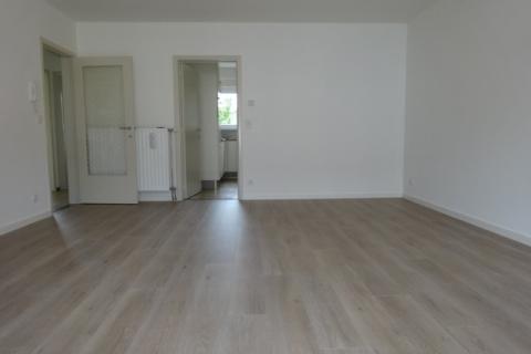 Gerenoveerd appartement met 2 slpk en garage 