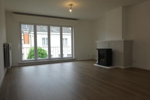 Gerenoveerd appartement met 2 slpk en garage 