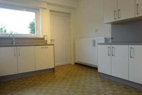 Gerenoveerd appartement met 2 slpk en garage 