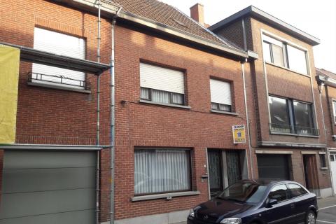 (VERKOCHT) Ruime instapklare rijwoning met 3 SLPK te centrum Melle