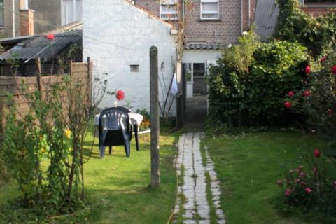 (OPTIE) Leuke rijwoning met 3 SLPK en tuin te centrum Melle 